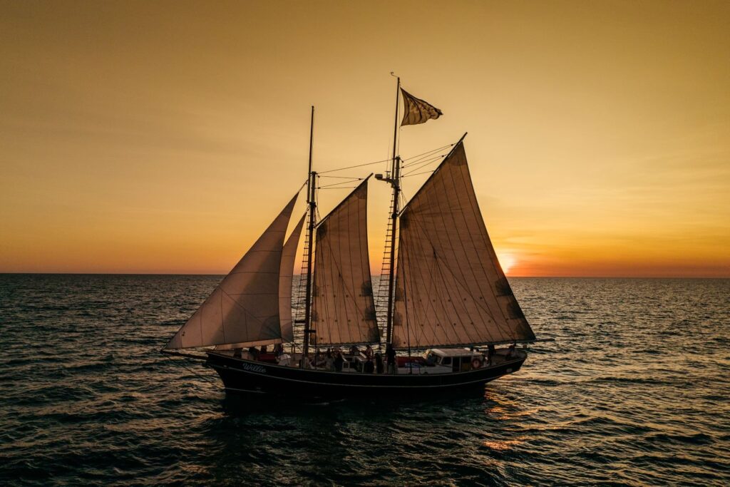 coucher de soleil en bateau